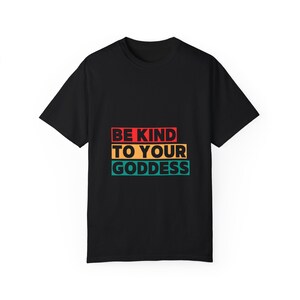 Wees aardig voor je godin T-shirt - empowerment van uniseks T-shirt, cadeau voor haar, motiverende top, bewustzijn van geestelijke gezondheid, dagelijks gebruik, uniek