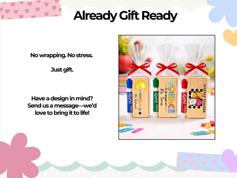 Puede incluir: Tres cajas de madera envueltas para regalo con lazos rojos, cada una con un marcador. Las cajas est&aacute;n decoradas con dise&ntilde;os y textos con tem&aacute;tica cient&iacute;fica, incluyendo "Science Teacher" y "Mr. Torres". La imagen tambi&eacute;n incluye el texto "Already Gift Ready".