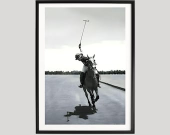 Polo Pferd Poster, Schwarz-Weiß-Polo-Aktionsfoto, Pferdesport-Wandkunst, Luxus-Polo-Match-Druck, modernes minimales Dekor
