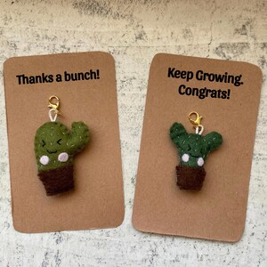 Mini vilten cactussleutelhanger met berichtkaart, handgemaakt cadeau, bedankje, verjaardag, gefeliciteerd of cadeau voor haar