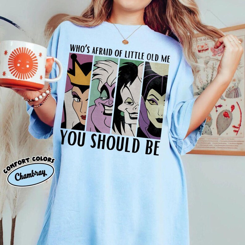Vem är rädd för lilla gamla mig, bekväma färger, du borde vara Disney-skurkar, klassisk Disney-skurkar-tröja, Disney Halloween-tröja bild 9