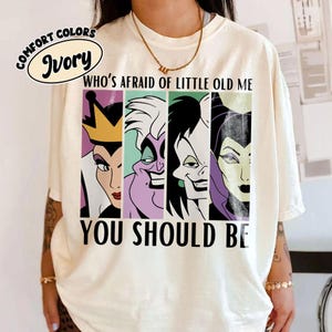Vem är rädd för lilla gamla mig, bekväma färger, du borde vara Disney-skurkar, klassisk Disney-skurkar-tröja, Disney Halloween-tröja bild 1