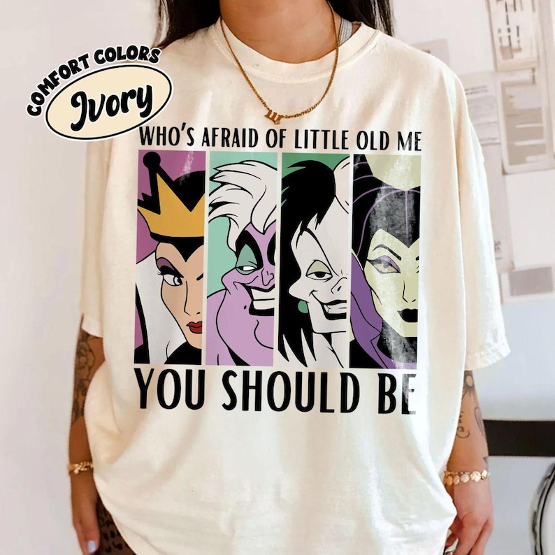 Vem är rädd för lilla gamla mig, bekväma färger, du borde vara Disney-skurkar, klassisk Disney-skurkar-tröja, Disney Halloween-tröja bild 1