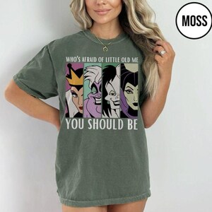 Vem är rädd för lilla gamla mig, bekväma färger, du borde vara Disney-skurkar, klassisk Disney-skurkar-tröja, Disney Halloween-tröja bild 11