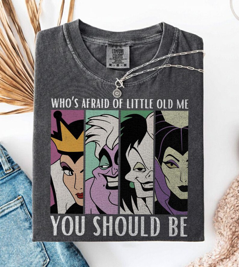 Vem är rädd för lilla gamla mig, bekväma färger, du borde vara Disney-skurkar, klassisk Disney-skurkar-tröja, Disney Halloween-tröja bild 7