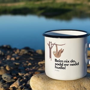 Zwabische mok voor buiten met spreuk "Nedd hudla" - emaille mok met luiaardmotief - Zwabische statement mok