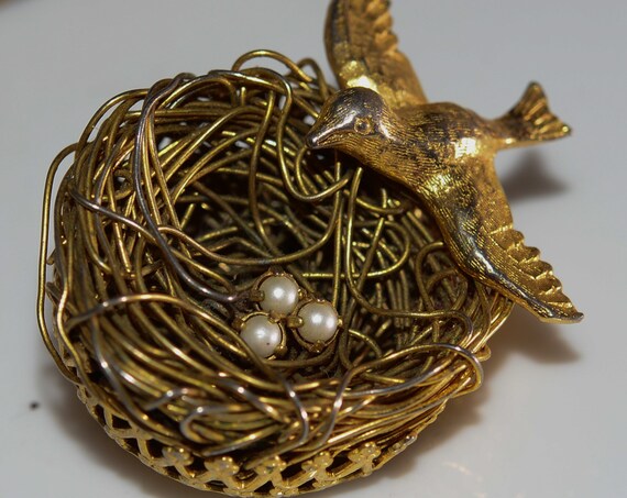 1962-1963 Jeanne Costume Jewelry Bird Nest Brooch with faux pearls Popular in the 60s Delicate Bird with wire nest pin.