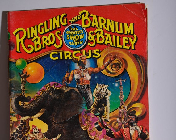 1981 Ringling Barnum Bailey Brothers Circus magazine with intact Centerfold of Circus horses Memorabilia