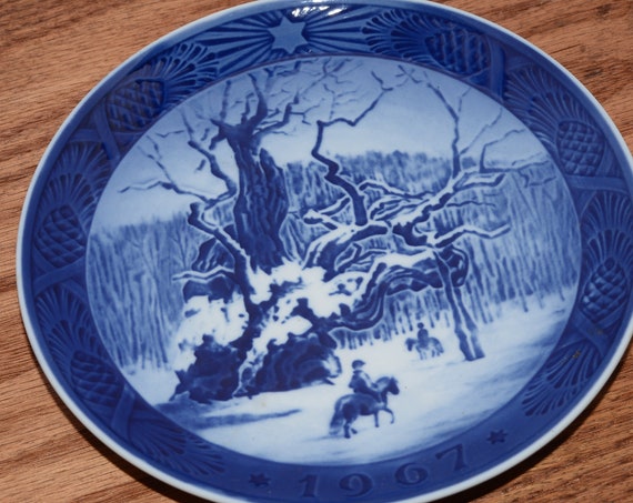 Royal Copenhagen Christmas Plate 1967 The Royal Oak Decorative Blue And White Plate Oak Tree Snow Scene Horse in the Snow