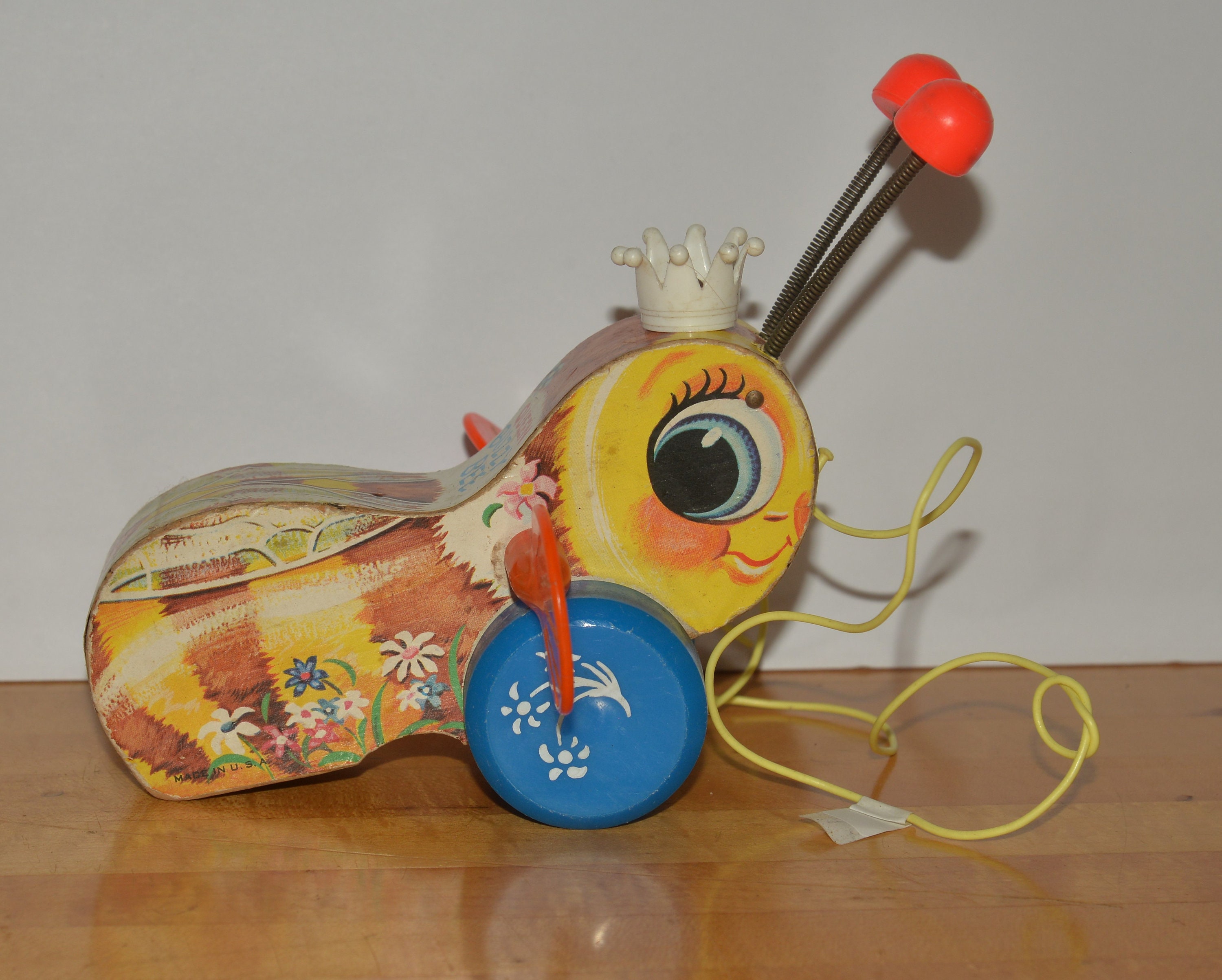 fisher price buzzy bee pull toy