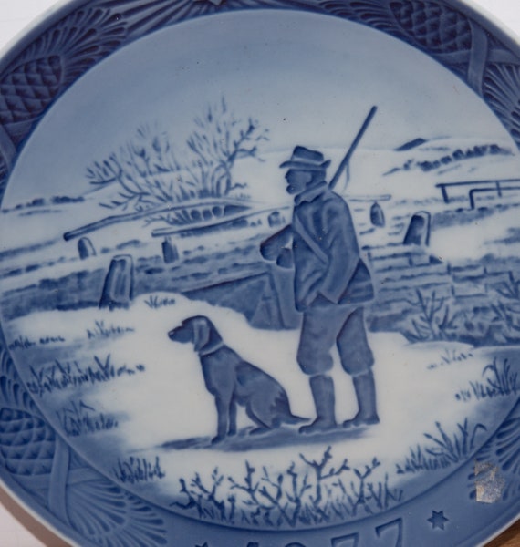 Royal Copenhagen Christmas Plate 1977 Immervad Bridge Hunting Dog and Hunter Snowy Winter Scene Collectible plate