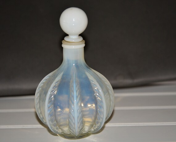 Vintage 1960s or 70s Opalescent Glass Perfume or Scent bottle, beaded ridged pumpkin shaped Beautiful Art Glass