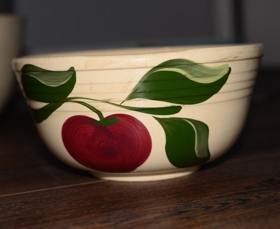 Watt 07 Bowl Apple Ribbed Pattern 3 Leaf Pre 1958 Pottery Yellow Ware Nesting Mixing Bowl