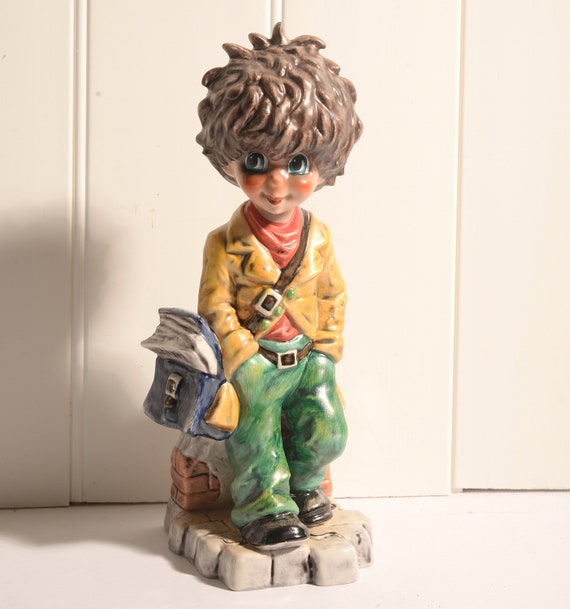 Goebel Michel T (Thomas) Figurine 1971 News Paper Newspaper Boy Children of Paris Big Eyes French Artist Les Petits Mic 8