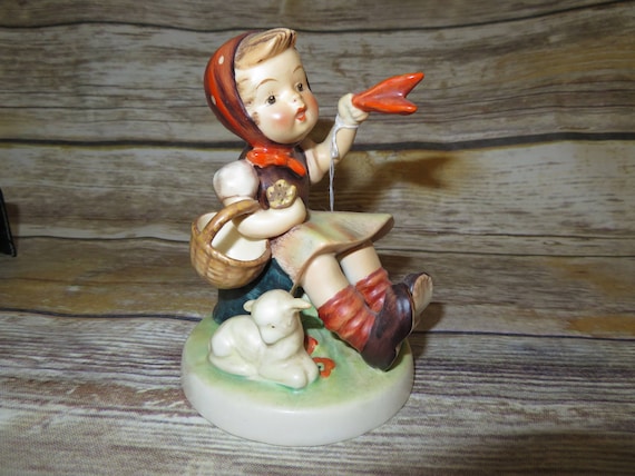 Hummel Goebel Figurine Little Girl 6.5 inches TMK 2 Full Bee 1950s