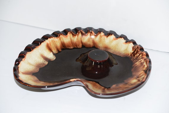 Drip Brown California , Hull, McCoy Style Vintage Ashtray Marked AT-33 USA Kidney Shaped Mid Century Modern Pottery Ashtray Free Form Design