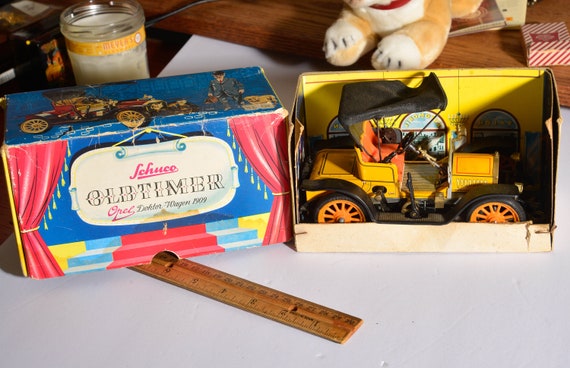 Schuco Old Timer Wind up key Car Number 1228 Works with Box and instructions. Doctor Dokter Wagon 1909 Vintage toy 1980s