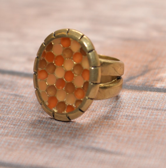 Size 9 Chunky Honecomb pattern inlaid Ring Coral, Orange Gold tone, modern, signed Arrow and WP Large Statement Ring