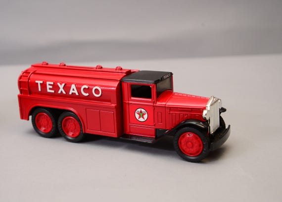 ERTL Truck Texaco Die Cast Bank, 1930 Diamond T Number 7 in the series