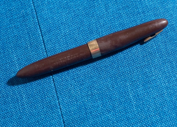 WA Sheaffer Fountain Pen with 14 K Gold Nib Brown Plastic Casing Gold Trim Fort Madison Iowa Made in USA