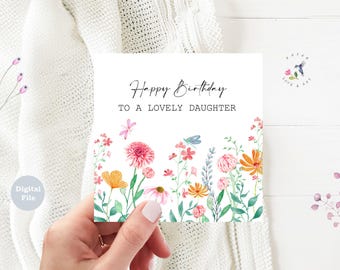 Könnte beinhalten: Eine quadratische Grußkarte mit einer Aquarellillustration bunter Wildblumen, darunter rosa, orange und gelbe Blüten an grünen Stielen. Der Text lautet Happy Birthday TO A LOVELY DAUGHTER in schwarzer Schreib- und Druckschrift.