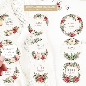 Op de afbeelding: Een set ronde kerstkaarten met bijbelverzen, voorzien van aquarelillustraties van kerststerren, dennentakken en bessen. Elk kaartje bevat religieuze teksten zoals The Light Has Come, A Child Is Born, Glory to God, Emmanuel, Jesus Is Born, Peace on Earth, His Love en Rejoice in the Lord.