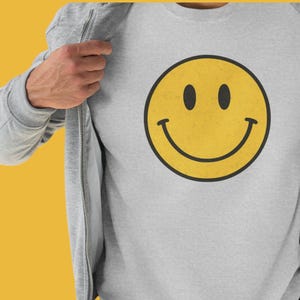 Classic Yellow Smiley Face Unisex Sweatshirt - Happy Face Jumper, Vintage Design, Retro Pullover, Comfy Sweater, comfort colors sweatshirt
