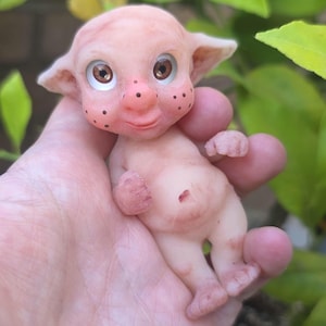 OOAK Mikro-Silikon-Elfenbaby – Platin-Sammlerstück, Ganzkörper-Mini-Troll-Kobold-Elfen-Kunstpuppe – Braune Augen