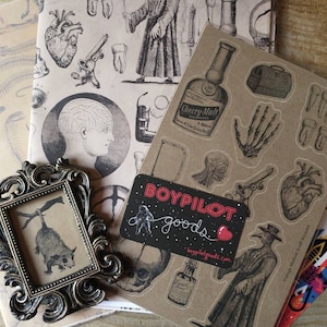 Ensemble/sac à main vintage effrayant et imparfait avec du papier d'emballage, des étiquettes, des oeuvres d'art et des cartes - Secondes