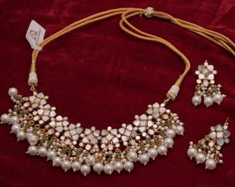 Elegant Mother of Pearl Kundan Choker Set with Beautiful Studs/Indian Wedding Choker /Timeless Beauty/ Unique Jewelery/Free Express Delivery