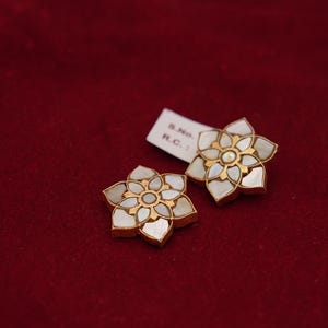 Handgemaakte Kundan-oorknopjes/vergulde ronde oorbellen/Kundan-bloemenontwerp/Traditionele bruiloftssieraden/Gratis expreslevering