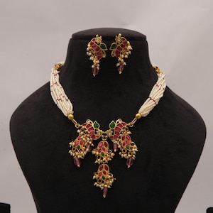 Handgemaakte kundan-kralenketting set met oorbellen/parel meerstrengige rajasthani-sieraden met roze en groene stenen/gratis expreslevering