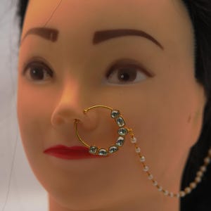 Prachtige Kundan-neusring met parels/witte Kundan Nath-bruiloft met parelketting/handgemaakte bruiloft feestelijke sieraden/gratis expreslevering
