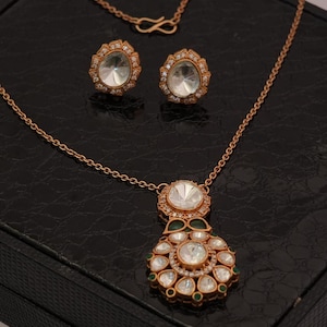 Elegante diamanten gouden polki-hangerketting set met bijpassende oorknopjes/Indiase bruidssieraden/Goudkleurige polki-set/gratis expreslevering"