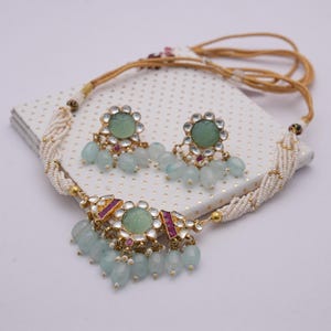Handgemaakte Kundan-parelchokerset/ Royal Kundan-chokerset met oorbellen/Indiase parelchokerset met groene steen/Gratis expreslevering
