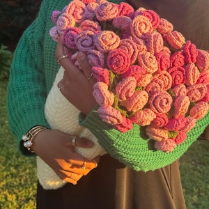 Blumenstrauß Decke häkeln - 3D Blumen werfen - Handgemachte Decke Geschenk - Blumendekor - Fertige Häkeldecke, blühende Decke