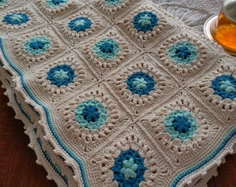 Handgemachte Häkeldecke aus Baumwolle: Boho Oma Platz Überwurf
