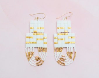 SAUNTER EARRINGS (WHITE)