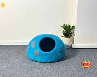 Handmade Wool Felt Cat Cave, Blue with Grey Dots, Made in Nepal