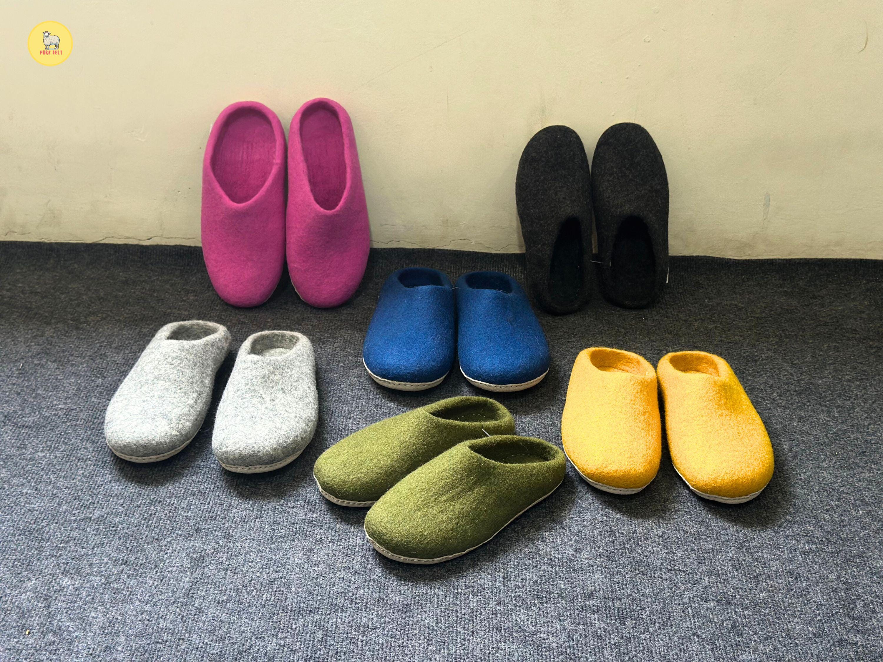 Pantofole in feltro ecologico fatte a mano dal commercio equo e solidale, con suola in pelle scamosciata, edizione limitata - Italia