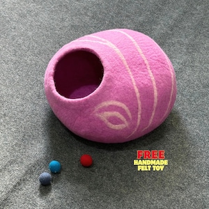 Pebble Cat Bed | Hand-Felted Pet Bedding Using Natural Wool From New Zealand| Eco-Friendly And Sustainable Pet House.