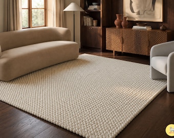 Handgewebter Creme-weisser Wollteppich: Quadratischer Teppich, Nepal-Herstellung