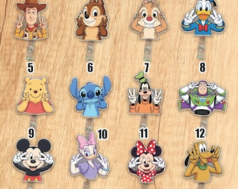 Carrete de insignia personalizado de Disney Say Hi, Mickey, Minnie, Donald, Stitch, Woody, Pooh, Chip y Dale, insignia de trabajo de dibujos animados, regalo UOUK08