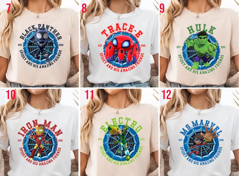 Puede incluir: Una colecci&oacute;n de camisetas con varios personajes de Marvel. Cada camiseta muestra el nombre de un personaje en un dise&ntilde;o circular con una telara&ntilde;a y el texto "Spidey and His Amazing Friends". Los personajes incluyen Black Panther, Trace-E, Hulk, Iron Man, Electro y Ms. Marvel.