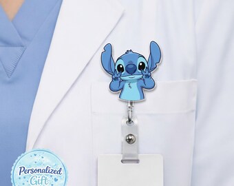 Carrete de insignia personalizado de Disney Say Hi, Mickey, Minnie, Donald, Stitch, Woody, Pooh, Chip y Dale, insignia de trabajo de dibujos animados, regalo UOUK08-6