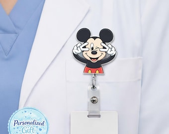 Carrete de insignia personalizado de Disney Say Hi, Mickey, Minnie, Donald, Stitch, Woody, Pooh, Chip y Dale, insignia de trabajo de dibujos animados, regalo UOUK08-9
