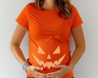 Camiseta de Halloween para anunciar el embarazo, camiseta de maternidad de Halloween, camiseta de maternidad con calabaza Jack-O-Lantern, regalo para baby shower AXGV10