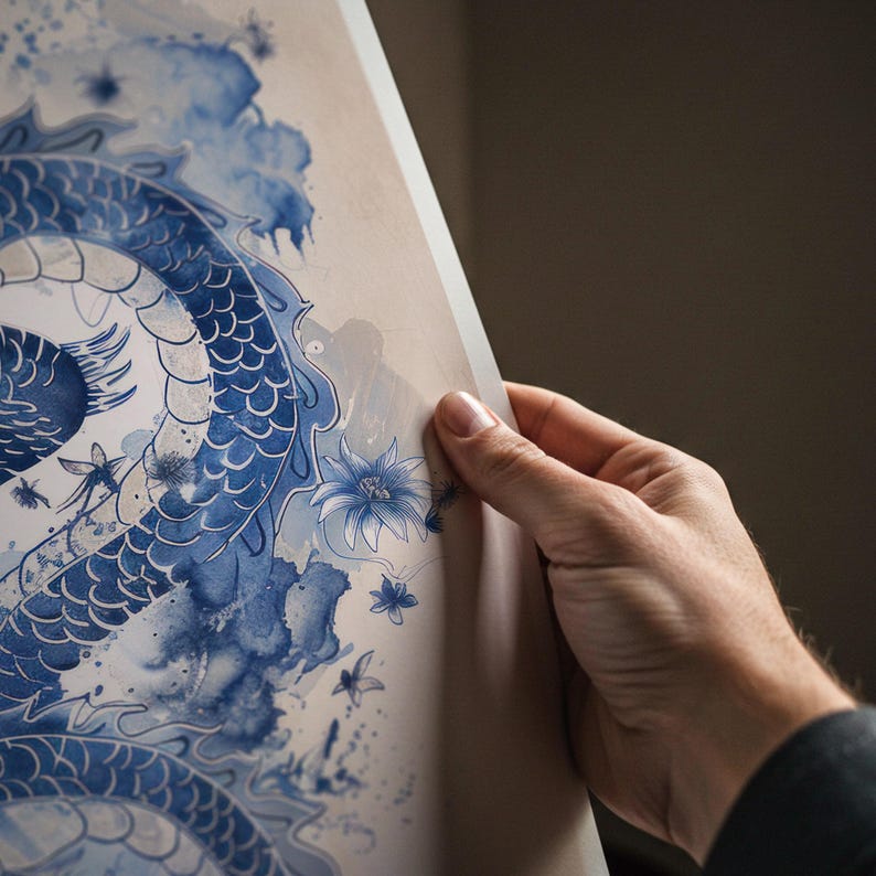 Aquarel muurdecoratie met een blauwe draak, fantasievolle digitale downloadbare poster. afbeelding 2