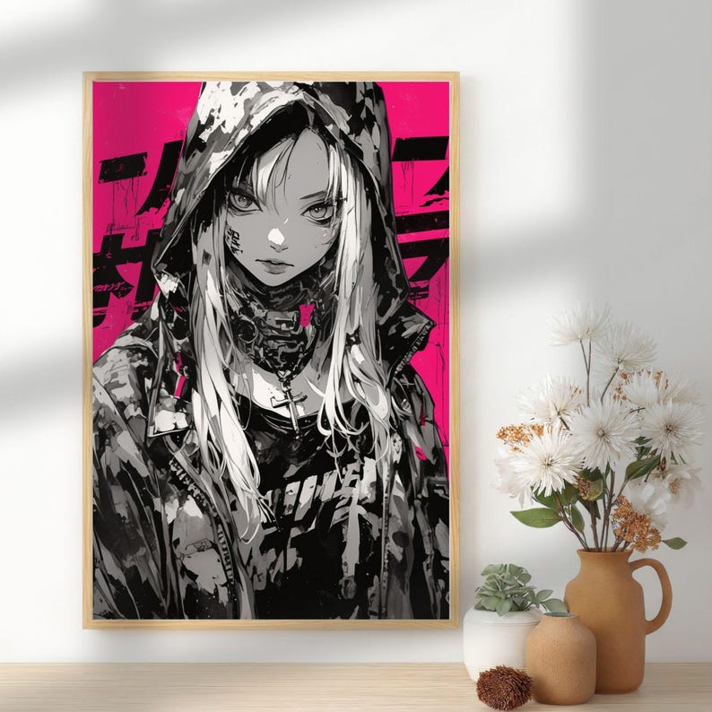 Op de afbeelding: Een ingelijste kunstdruk met een digitale illustratie van een persoon met lang wit haar en een capuchonjas. Het kunstwerk is in grijstinten met een felroze achtergrond en Japanse tekst.