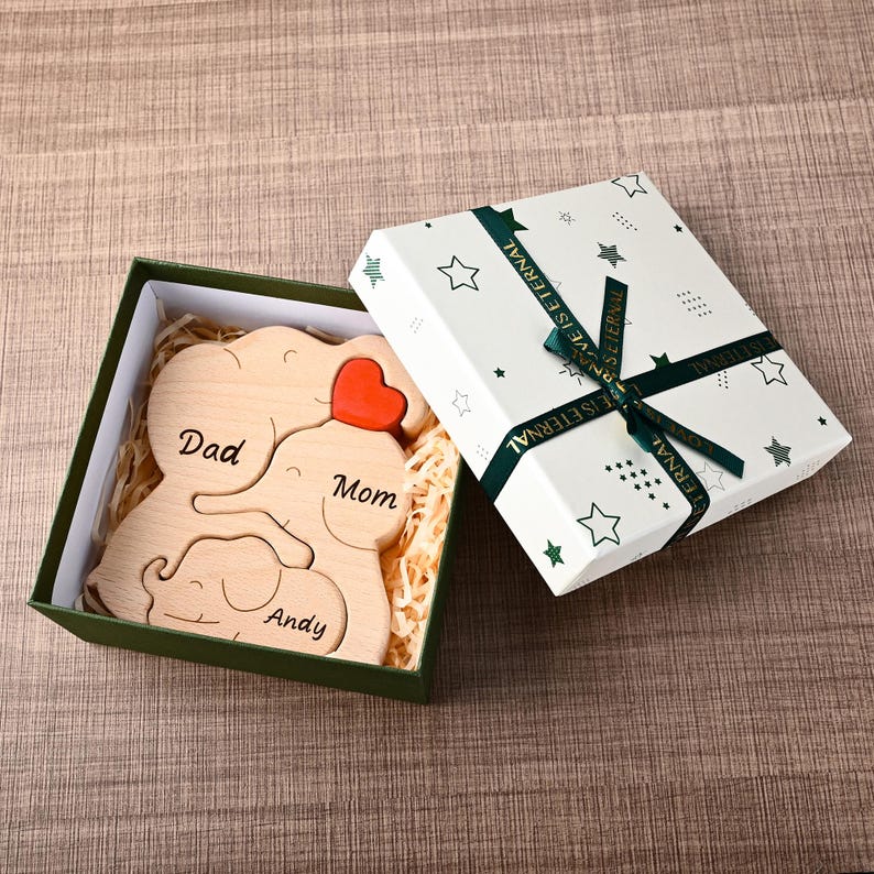 Hölzerne Elefantenfamilie Puzzle, individuelle Elefant Statue, mit Gravur Familienname Dekor, Geschenk für Eltern, neue Papa Geschenke, Geschenk zum Vatertag Bild 7